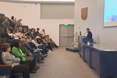 Dr. Ariel Valenzuela.